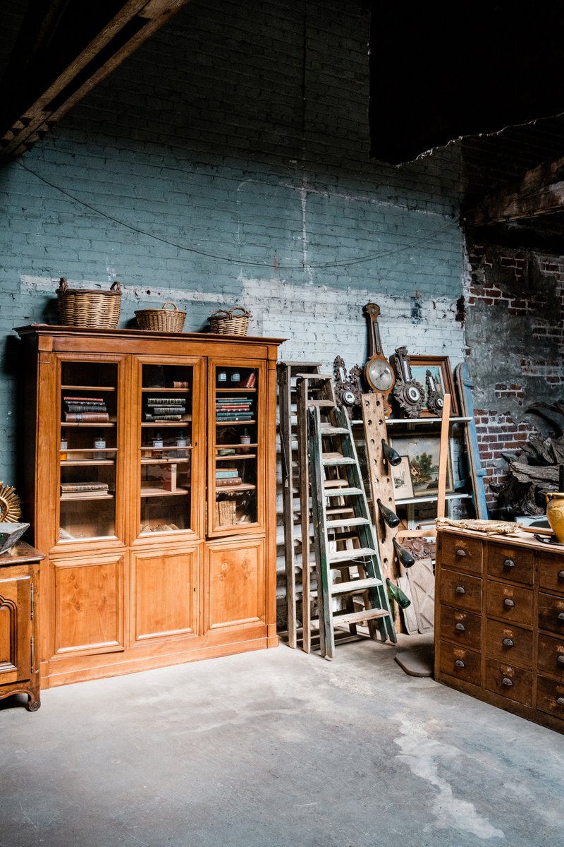 storagebase123's tweet photo. Childhood toys, love letters, a wedding dress, furniture gifted from a loved one - don’t throw away the things you love. Keep them safe with #Storagebase #selfstorage: https://t.co/7eiCNrJxHm https://t.co/Co9E4Jue1k