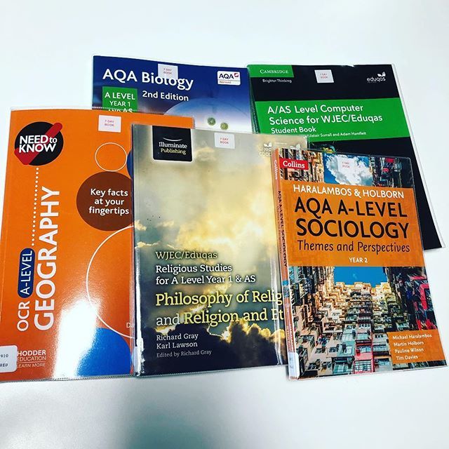 KNOWOSFC's tweet image. We have plenty of #RevisionGuides here in the @knowosfc - come and ask at the desk and one of our #FabulousFacilitators will direct you. bit.ly/2AOB4Vl