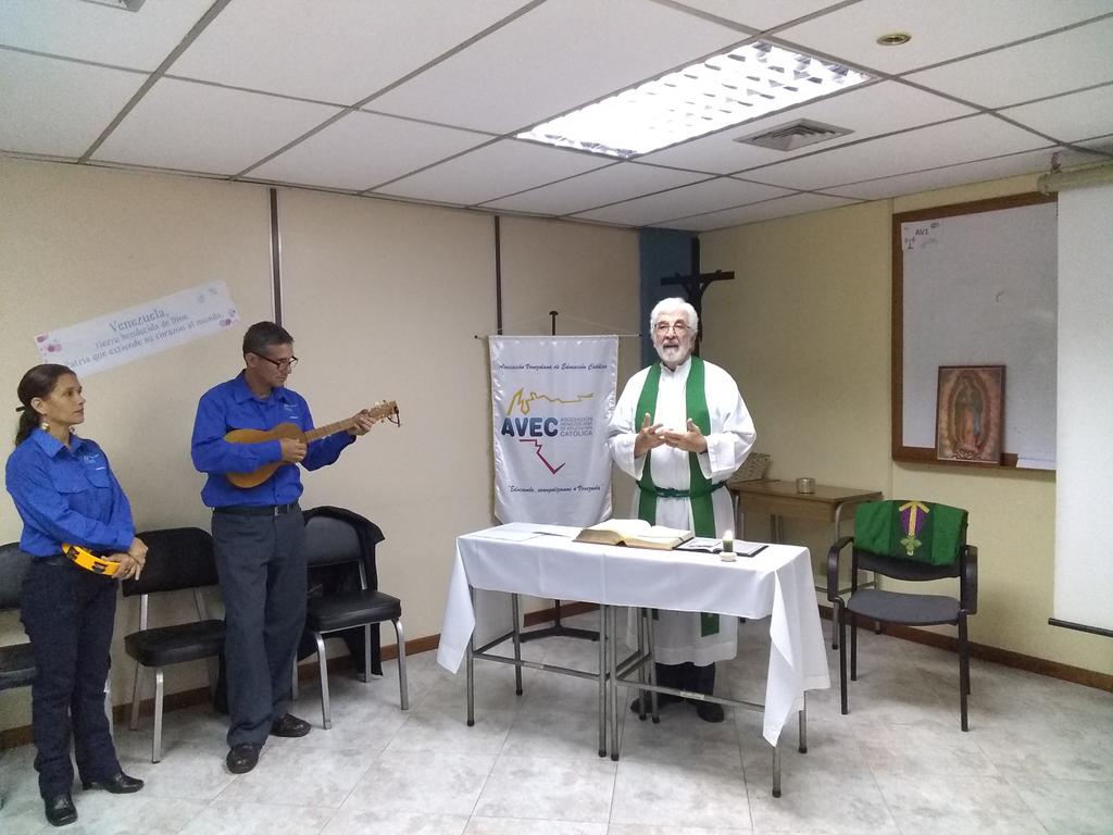 rommydelmar's tweet photo. Eucaristía dedicada al #DíaDelMaestro #AVEC #DocenteAVEC https://t.co/YyGBVlirHG