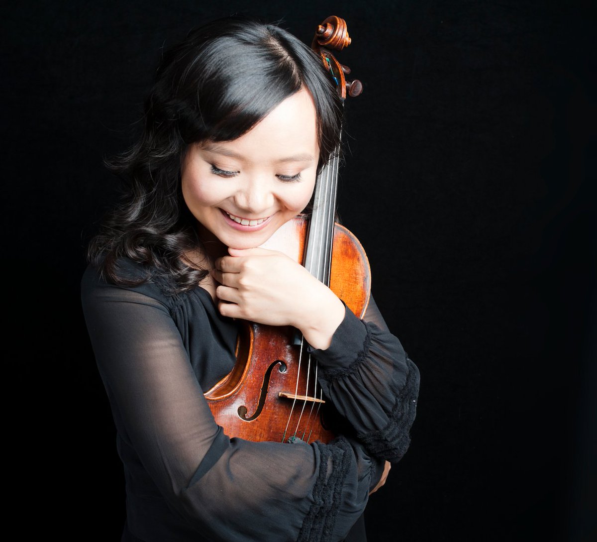 An introduction to the best #viola repertoire, courtesy of Teng Li: bit.ly/2QMM6Q5 <a href="/LAPhil/">LA Phil</a> <a href="/TorontoSymphony/">Toronto Symphony</a> <a href="/violaflying/">Teng Li</a>