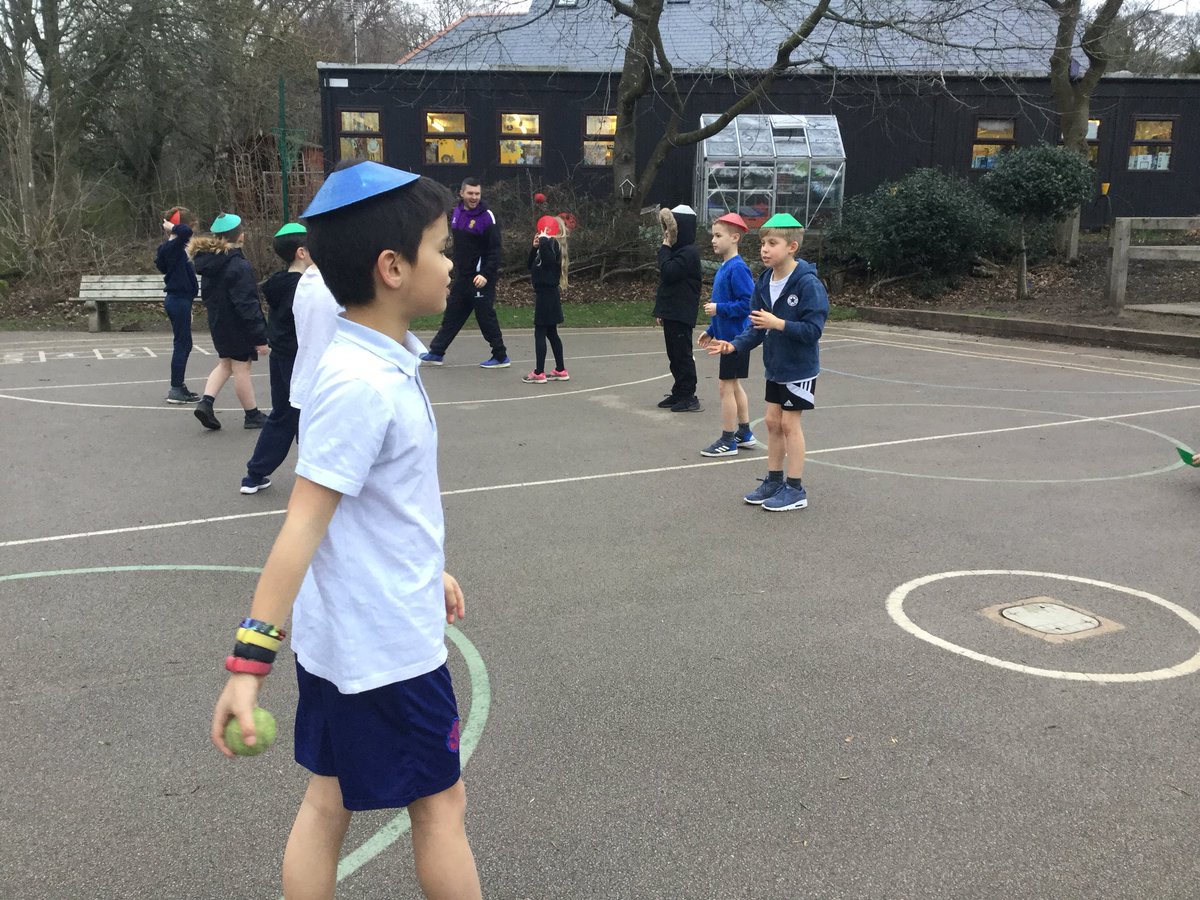 Catching the ball whilst practising their 6,7 and 8 times tables. Are they up for the challenge? #multitasking <a href="/CheshireCB/">Cheshire Cricket Board</a>