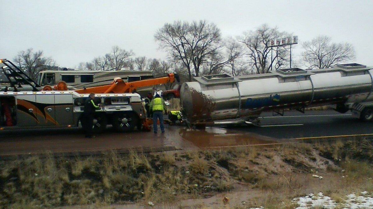 River of #chocolate flows on highway after tanker overturns bit.ly/2RsiAof?utm_so… https://t.co/wwYsHoSVl0