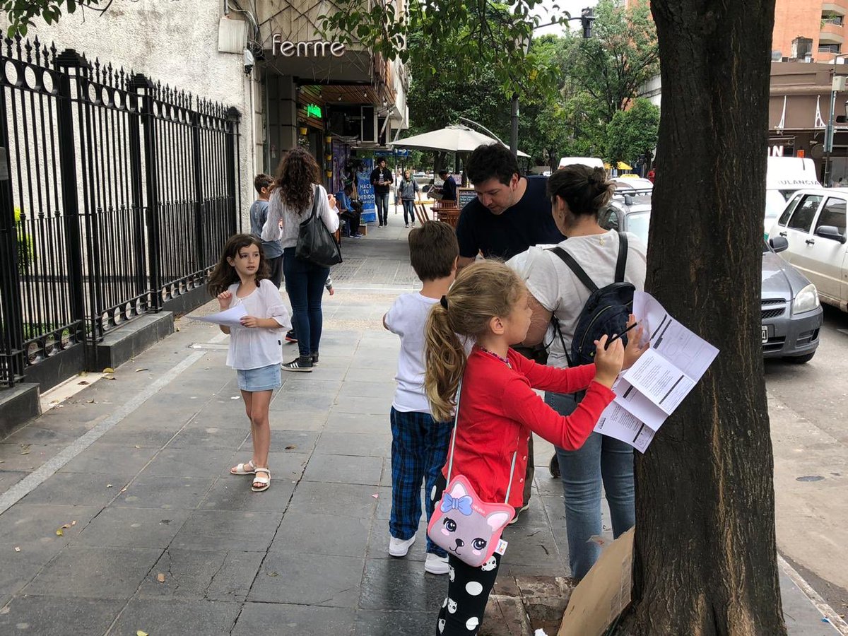 _veritomansilla's tweet photo. #BúsquedadelTesoro 02 #Tucumán
Caminata urbana para descubrir "tesoros escondidos”. Hechos cotidianos, q no somos capaces de ver a simple vista.
#InfanciaUrbana #PedagogíaUrbana #AprendizajeLúdico #JugarlaCiudad https://t.co/Ez2sqCTGdg