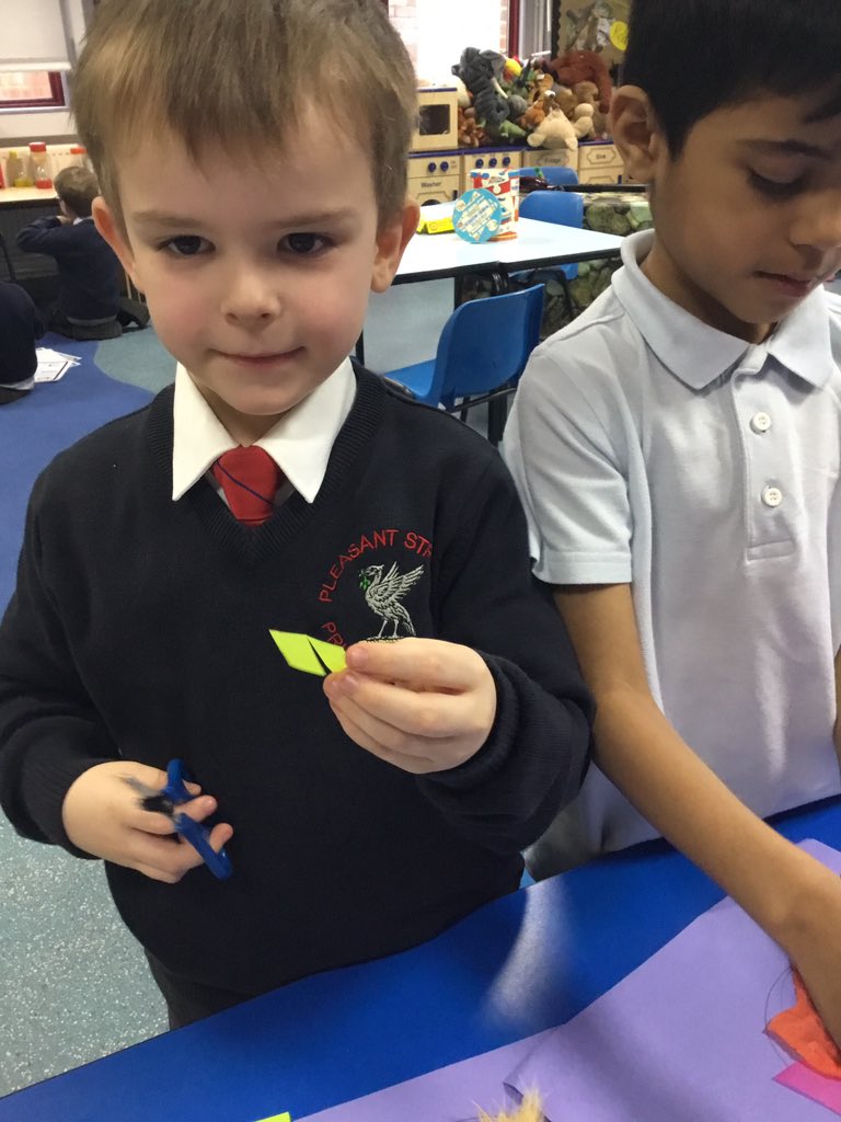 C7Pleasant's tweet photo. Fantastic sensory letters in Phonics!  #collage #phonics #pleasantstartists https://t.co/26TGznYsNl
