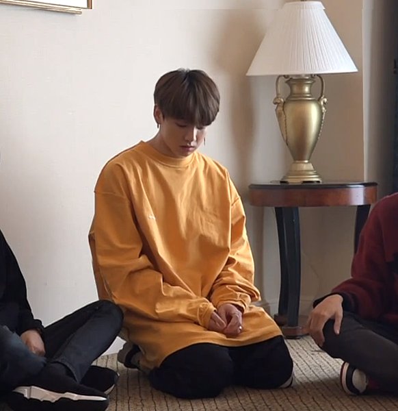 armimonie's tweet photo. 맨투맨이 이쁘더라구요
정국이 부자인거 누나가 잠시 잊었어
하���핫...
@BTS_twt https://t.co/Sw9i0rHOoI