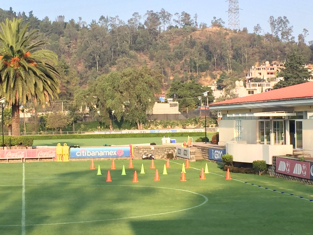 Klokken er 08.00 og vi er stået op til sol, 20 grader og grønne baner. Om lidt video gennemgang af Mexico og derefter den afsluttende træning inden første match i morgen, hvor alle 20 markspillere får pænt med kamptid.