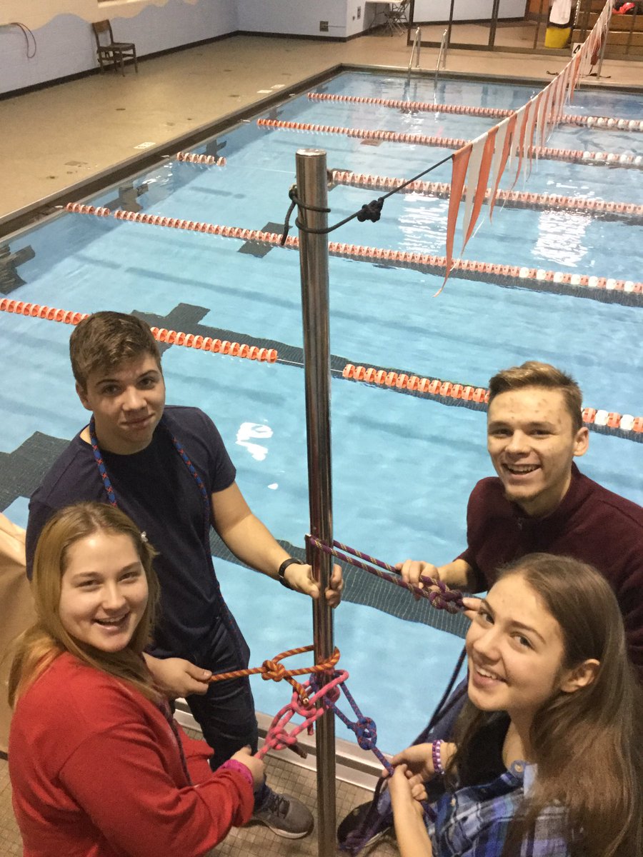 Scuba_D218's tweet photo. Advanced students learning their knots! #bowline #doublehitch #sheetbend @PADI @Djscuba195 https://t.co/NTyBxivxPO
