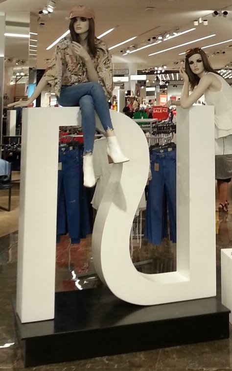 CPresentation's tweet photo. Transformed the RI for River Island from plain white to a new marble look for displaying in their shops.  Any object you would like transformed or changed or given a completely new look, please get in touch
#shopfitting #visualmerchandising #vinyl #wrapping #riverisland https://t.co/p2qMRNTnkT