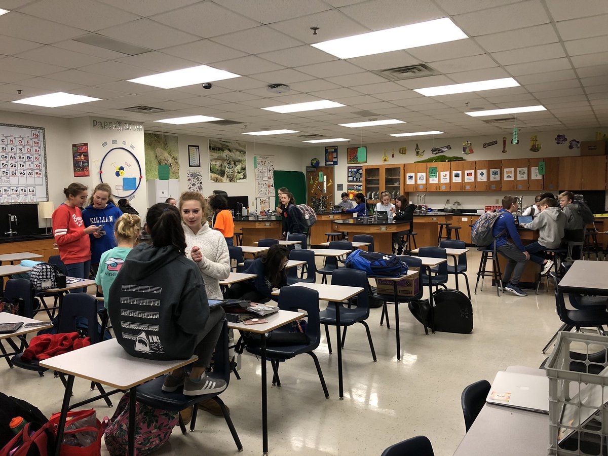 SudovskyL's tweet photo. Morning tutorials in @SudovskyL room- can you tell there is a project due tomorrow?! Love my students dedication to their learning! #KMSwatchmegrow @Killian_MS https://t.co/cPlWstbjUj