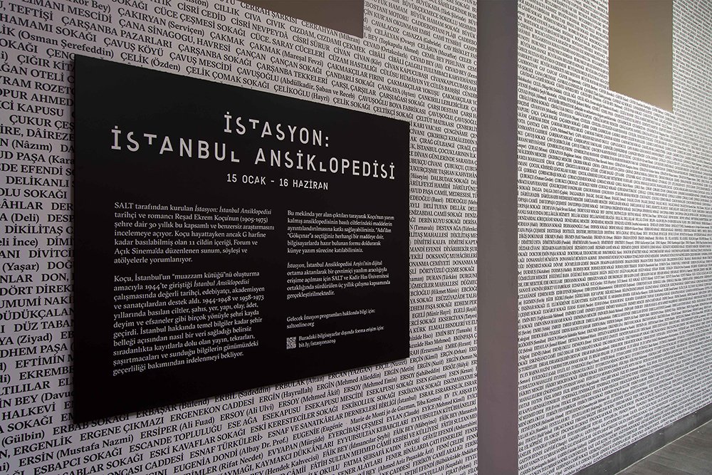 yapidergisi's tweet photo. Reşad Ekrem Koçu’nun İstanbul’un “muazzam kütüğü”nü oluşturmak için üzerinde 30 yıl çalıştığı İstanbul Ansiklopedisi’nin basılı 11 cildinin içeriği SALT Beyoğlu’nda incelemeye açılıyor. Detaylı bilgi için: https://t.co/tK4K5XYDwW
#yapidergisi #resadekremkocu #SaltBeyoglu https://t.co/RYmPq2FbgR