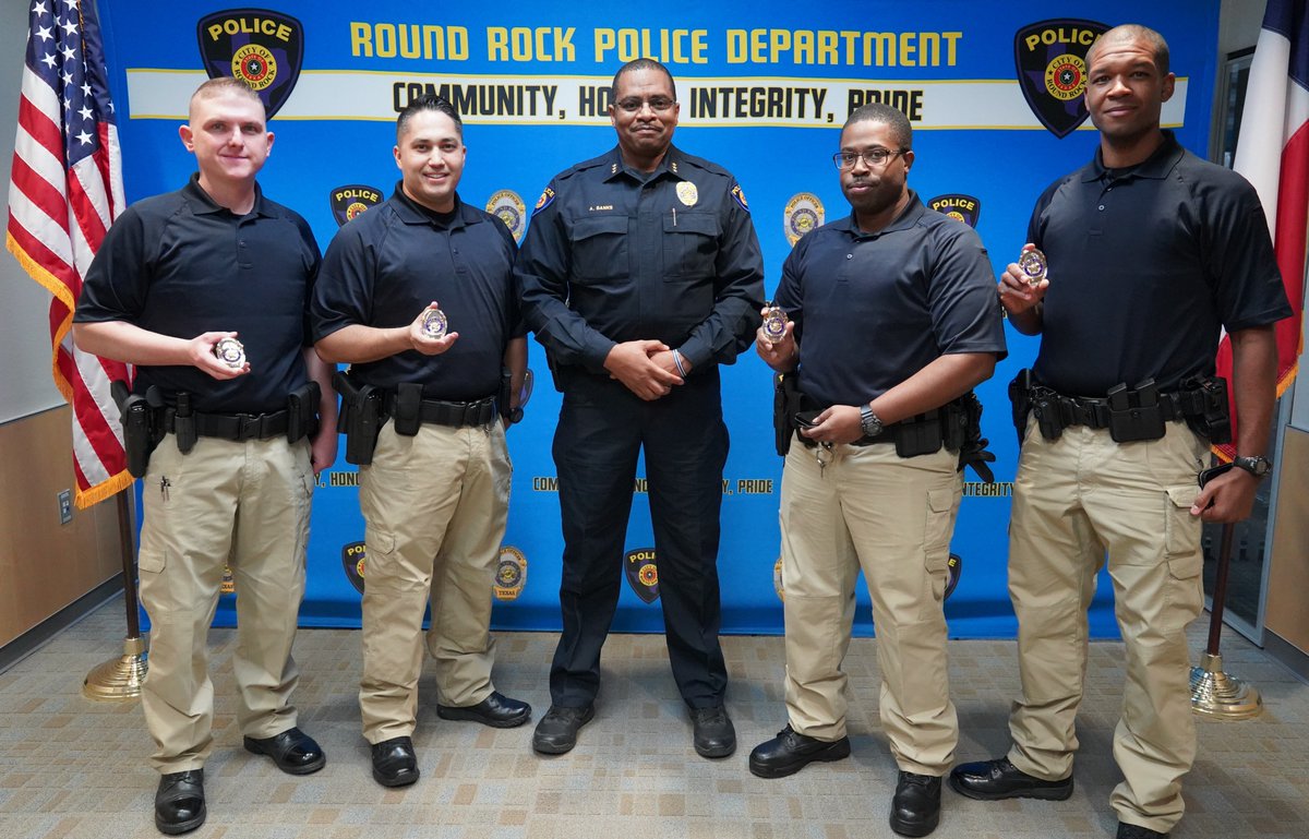 roundrockpolice's tweet photo. The 4 newest Round Rock Police Officers have been informally sworn-in. Welcome to the team Officers Jacob Henion (Alliance, Nebraska PD), Jeremiah Munden (Killeen PD), Michael Carter (Arlington, Virginia Sheriff's Office), and John McBride (Oxnard, California PD). #OneCommunity https://t.co/KHpKtgNJj8