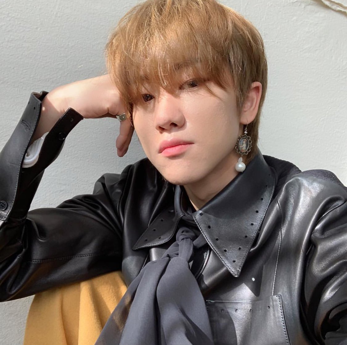 ✩彡 entry 015/365 @pledis_17 — ahhh! minghao and chan posted today! they’re both so cute and omg im so excited for boo’s day tomorrow! i have a lot prepared so moots better be ready for an active roshy tomorrow despite having quizzes and all hint: song cover oops