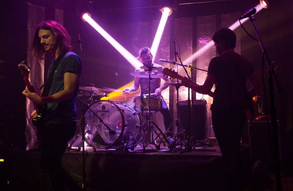 A las rutas: <a href="/Papeles_oficial/">Papeles</a>  no cierra por vacaciones. Por <a href="/paulagingins/">Paula</a> bit.ly/2FAoQ62