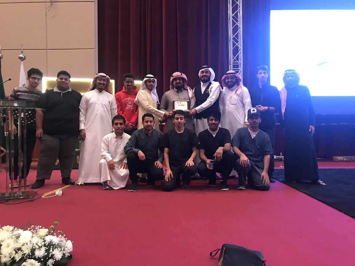 AZIR2018's tweet photo. تكريم فريق آزِر التطوعي من معالي مدير جامعة الطائف الدكتور حس��م بن عبدالوهاب زمان في ملتقى العمل التطوعي المقام بجامعة الطائف https://t.co/Srg8tGnx48