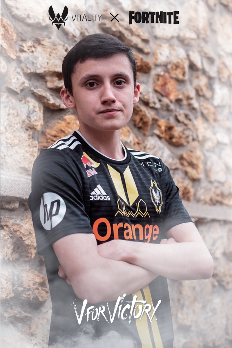 Maxalibur's tweet photo. Je suis très heureux de pouvoir rejoindre @TeamVitality avec @KeolysTV, j'en reviens toujours pas, c'est un rêve qui se réalise ! 🐝 Maintenant c'est à nous de jouer et de tout gagner #VforVictory https://t.co/dcZl8uHLG2
