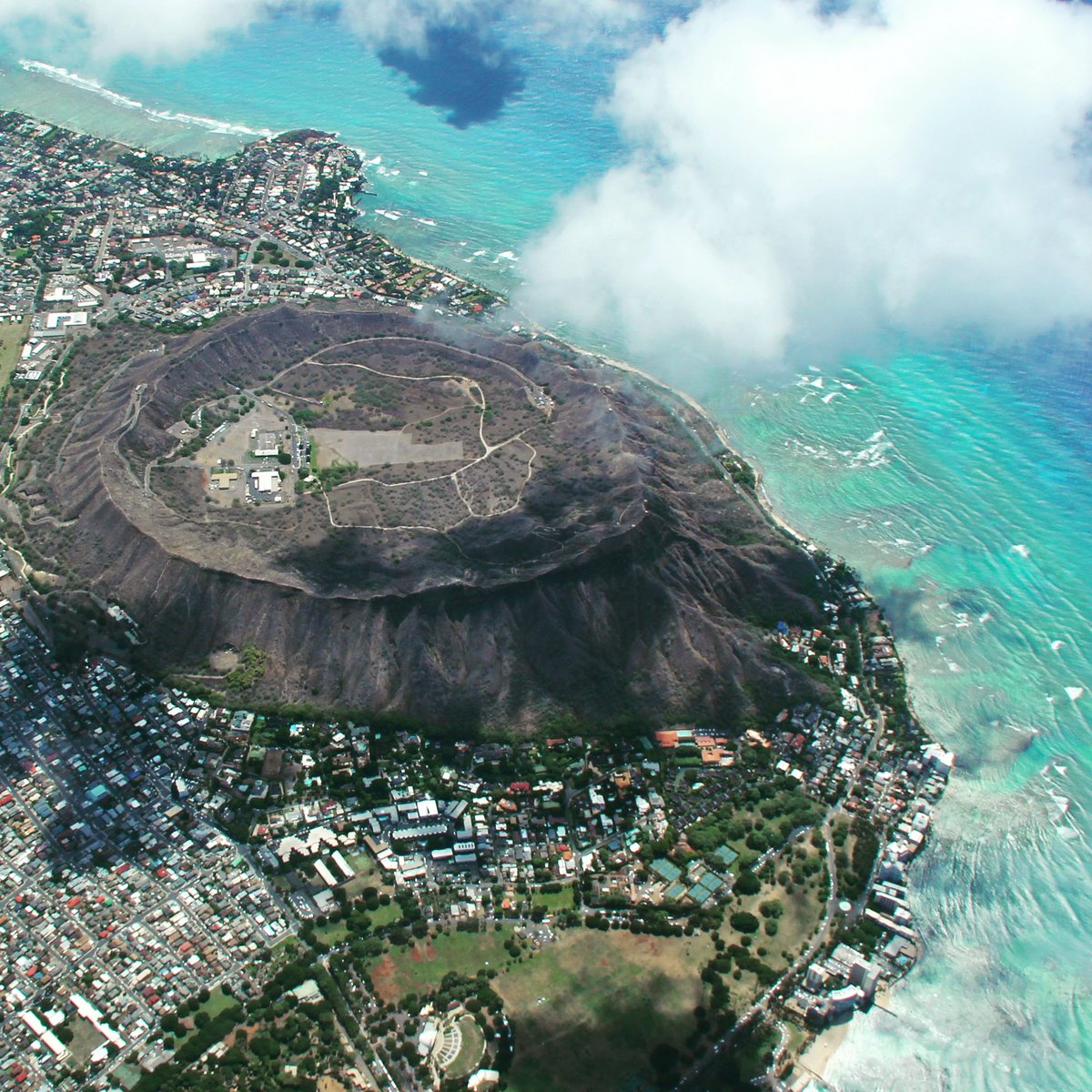 RickGriffin's tweet photo. Today's #TravelTuesday memory is of flying over the Diamond Head volcano in Honolulu,  Hawaii on the way to Molokai. I never get tired of a window seat. https://t.co/6UBw26IXDz