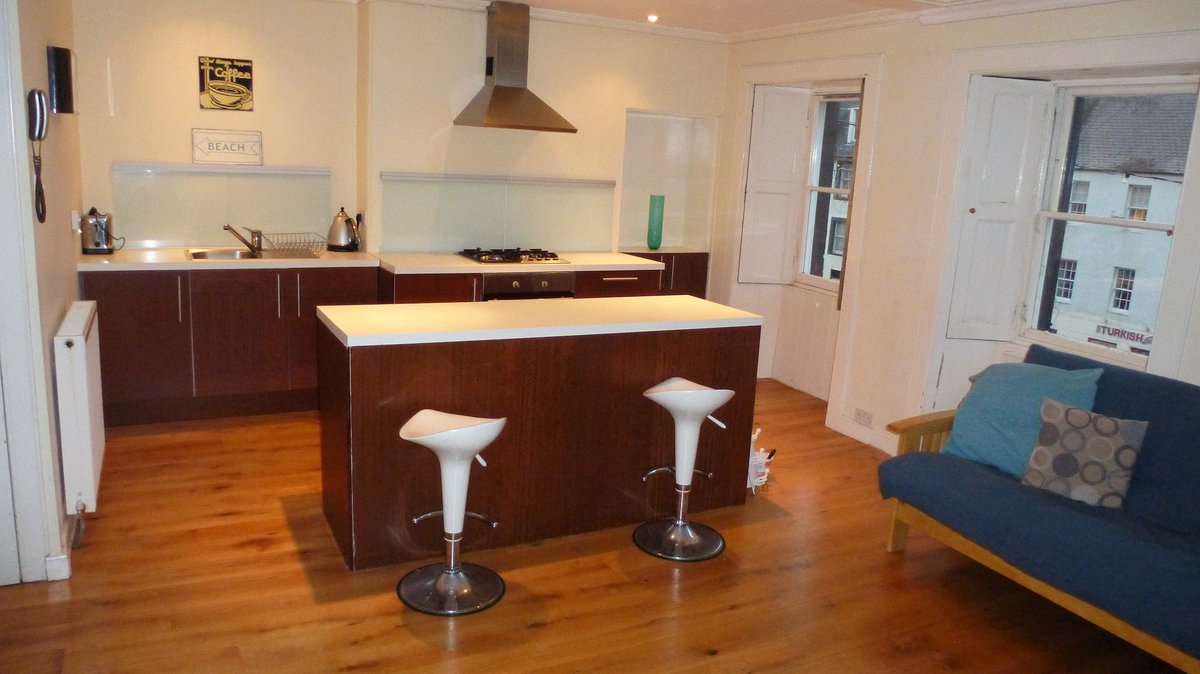 CruzProperty's tweet image. TO LET - 115A High St, Dunbar £575pcm 
A large spacious part furnished  two bedroom apartment situated on the first floor with central location on Dunbar's main High Street.  @LothianLoop #Propertytolet #Cruz #Propertymanagement #Dunbar