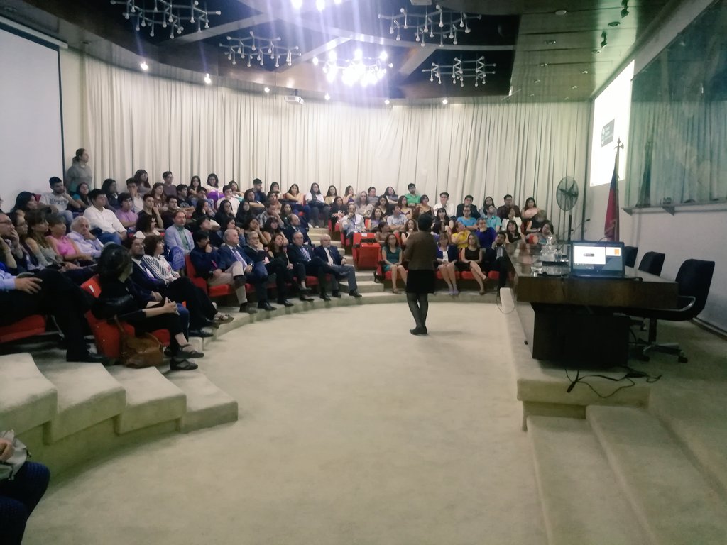 Isabel Torres, integrante del Consejo RSU de la Institución, presenta el Reporte de Sostenibilidad <a href="/usach/">Universidad de Santiago de Chile</a> 2017