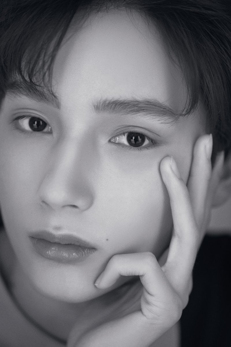 _nesunoo's tweet photo. Тоже красивый😌❣
А еще он не выглядит как 100% кореец🤔
#welcome_txt_hueningkai https://t.co/CbbyANhUur