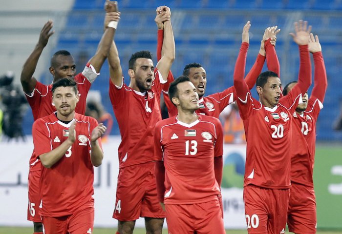 L'équipe nationale de Palestine termine la coupe d'Asie avec deux matchs nuls et une défaite.

Félicitations aux joueurs qui doivent affronter chaque jour la colonisation et les crimes israéliens, pour pratiquer leur passion. Ils représentent fièrement le peuple palestinien.