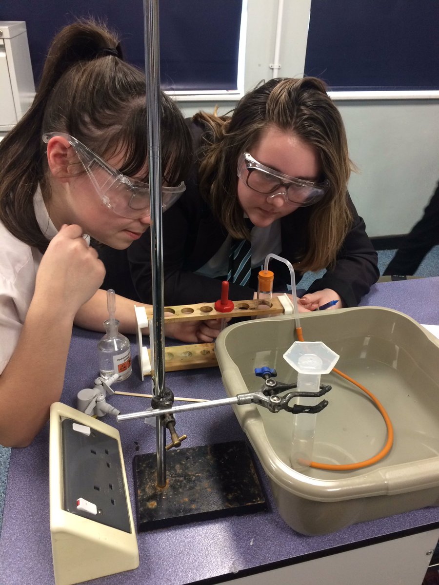 EllisScience's tweet photo. Yr11 rates of reaction #Science https://t.co/pQcai6M3Bw