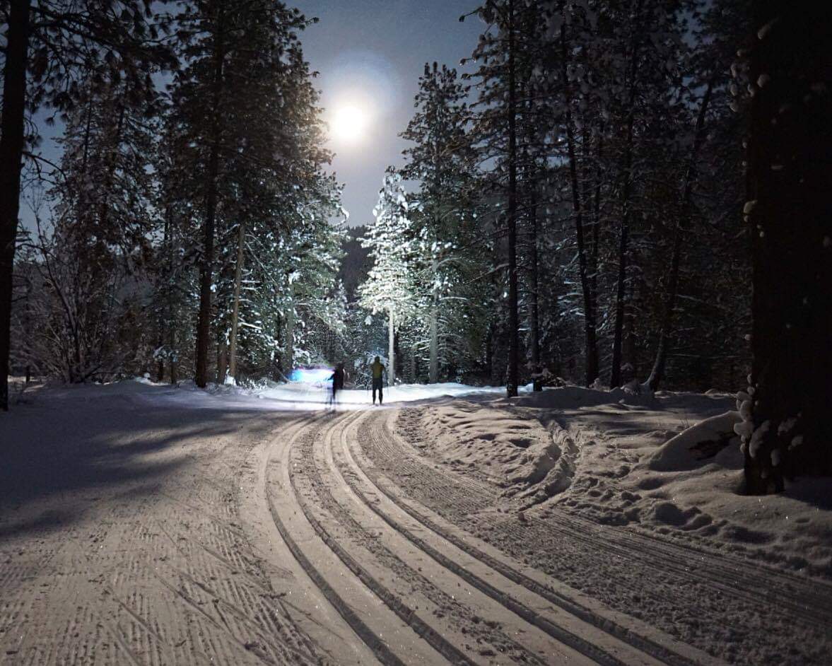 SkiLeavenworth's tweet photo. Join us Thursday for our Full Moon Ski at the Icicle River Trails. Enjoy hot cocoa starting at 5:30p with snacks provided on the back loop at the picnic shelter. Don't forget your headlamp!
#skileavenworth #leavenworth #fullmoonski #washington #pnw https://t.co/vgxGP01XdQ