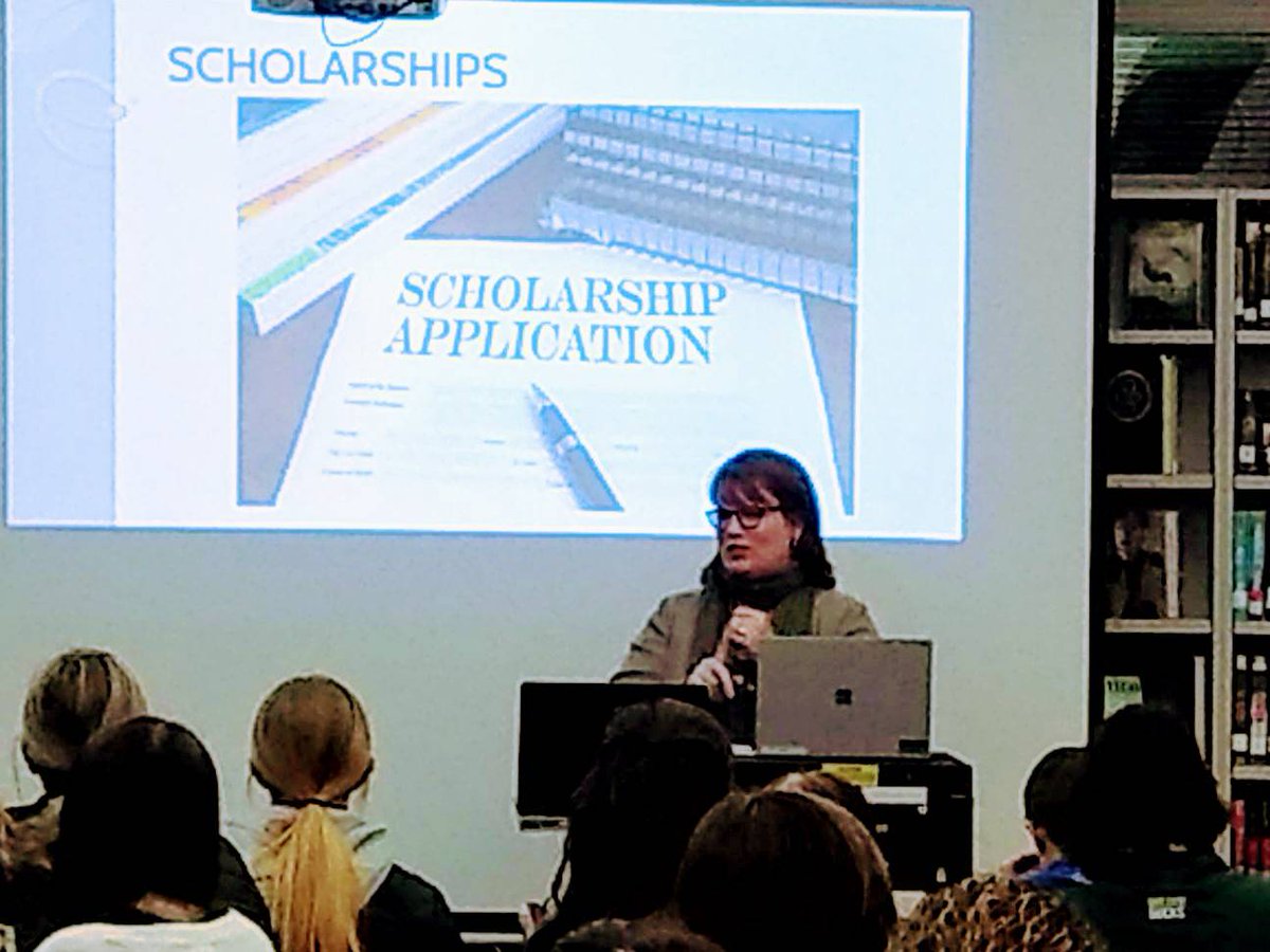 McNaryCCC's tweet image. A successful Scholarship Information  Night! Thanks to the 100+ Juniors, Seniors &amp;amp; Parents who attended. McNary thanks Sue Corner, Asst. Director of #Willamette_U Admissions who co-presented @ the event speaking to students about writing strong scholarship &amp;amp; admission essays.