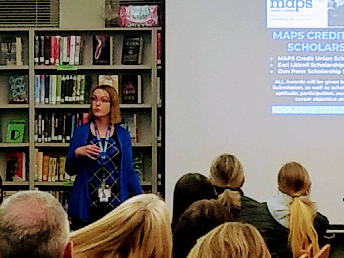 McNaryCCC's tweet image. A successful Scholarship Information  Night! Thanks to the 100+ Juniors, Seniors &amp;amp; Parents who attended. McNary thanks Sue Corner, Asst. Director of #Willamette_U Admissions who co-presented @ the event speaking to students about writing strong scholarship &amp;amp; admission essays.