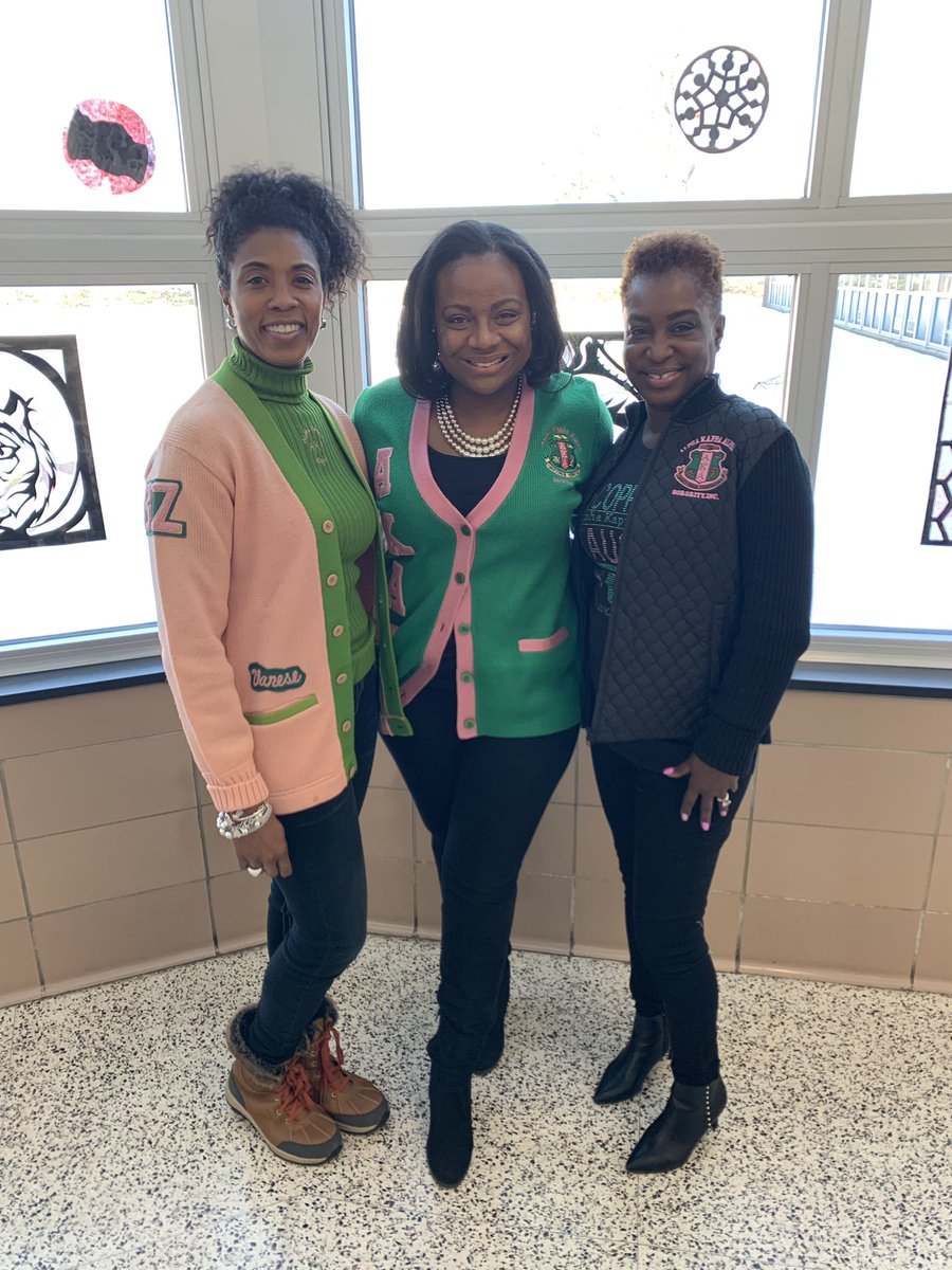 Happy Founders Day to the incredible ladies of #AlphaKappaAlpha who support the education of our amazing @SwaMagnet scholars each day! โ at South West Academy