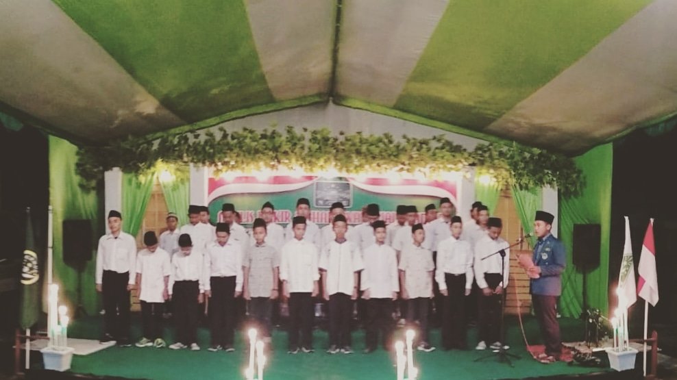 Selamat dan sukses atas dilantiknya pengurus pimpinan ranting IPNU Desa Gunungpring, Kec. Muntilan, Kab. Magelang. Semiga senantiasa diridhoi Allah SWT dan diberikan kekuatan untuk menjalankan amanah ini.