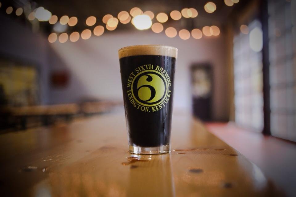 RvrCityDistrib's tweet image. #ThinkLocalDrinkLocal with $2 @WestSixth Cocoa Porter pints tonight at BoomBozz on Hurstbourne Lane! #TapTuesday