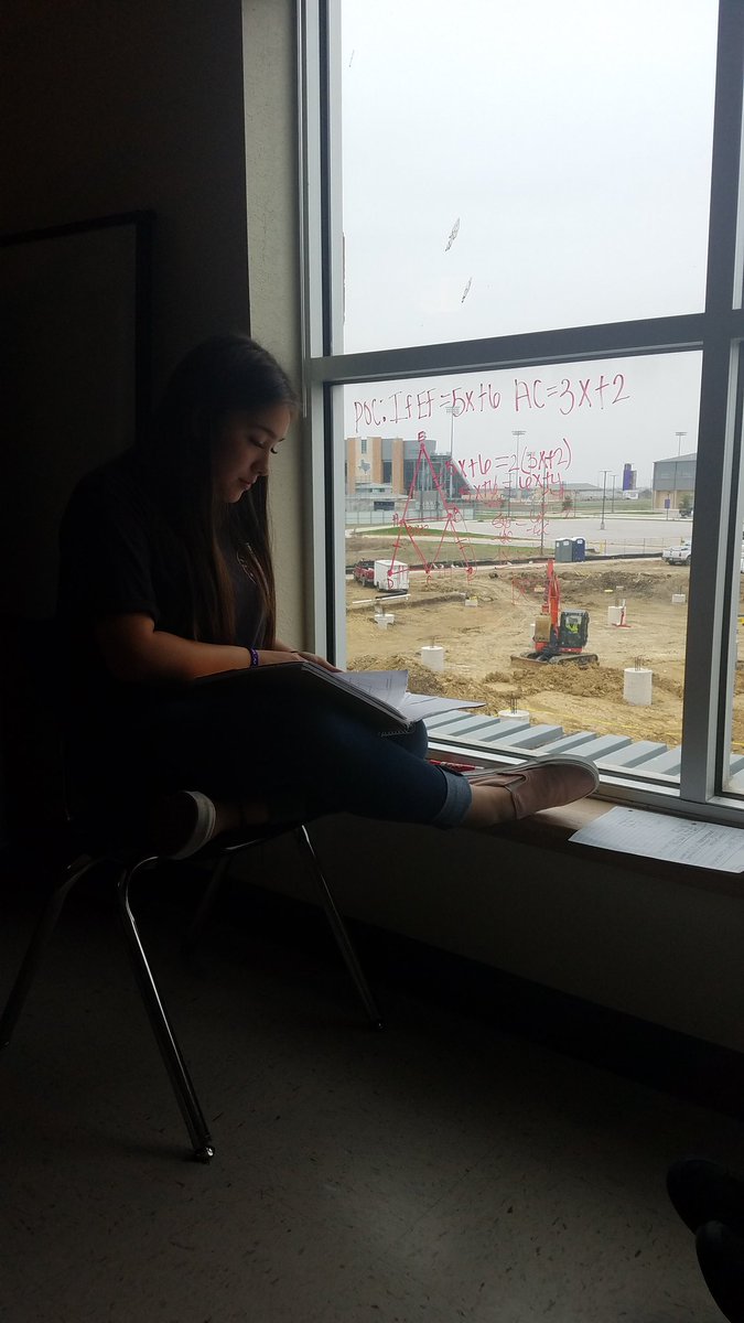 AVID_SMHS's tweet image. Student presenters taking charge!  We are always in awe of their willingness to roll up their sleeves.  @SMCISD_AVID @sanmarcoshigh1 @AVID4College #ThisIsAVID #ownyourlearning