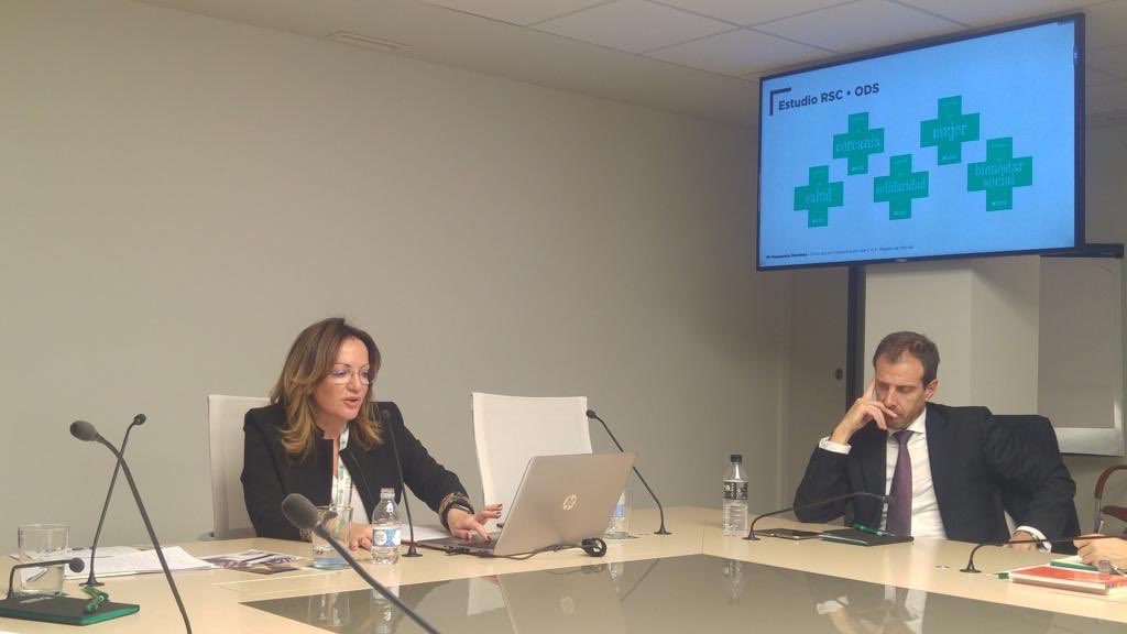 Mafuensanta's tweet photo. Excelente jornada de la red de responsables de comunicación @Portalfarma Agradecida consideren mi trabajo en @cofmurcia caso de éxito.
Ejercemos para Red de Farmacias Española,22000 establecimientos sanitarios que llevan medicamento allí donde se necesita.Un honor #RedComFarma https://t.co/fpqLcDTsdM