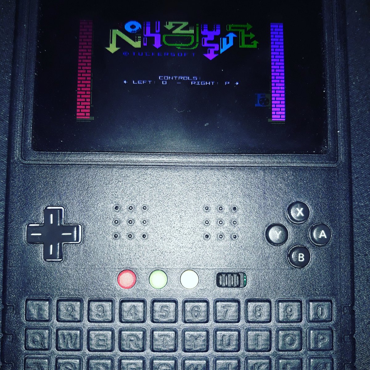 StellinaSerpent's tweet photo. Got to have a go at Colin's @willpoulter game from @CharlieBrooker's #Bandersnatch last night 😃

#BanderSnatched #nosedyve #colin #charliebrooker #spectrum #spectrumnext #games #gaming #friends #awesome #pixelart #chipnoise https://t.co/jHCuiMMYyb