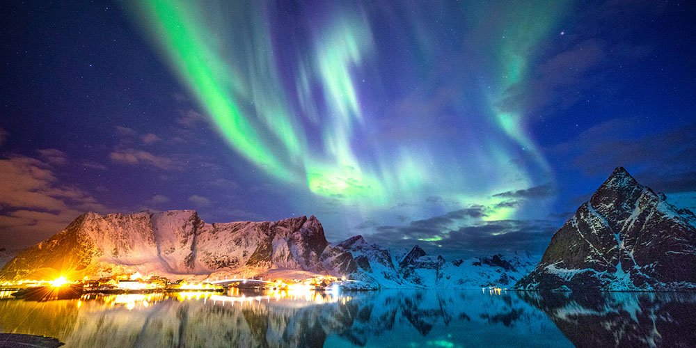 familytraveller's tweet photo. Your guide to the world's most ✨ spectacular ✨ light show: https://t.co/K5UgVRsD3p

#NorthernLights #AuroraBorealis https://t.co/2iDLtvy16l