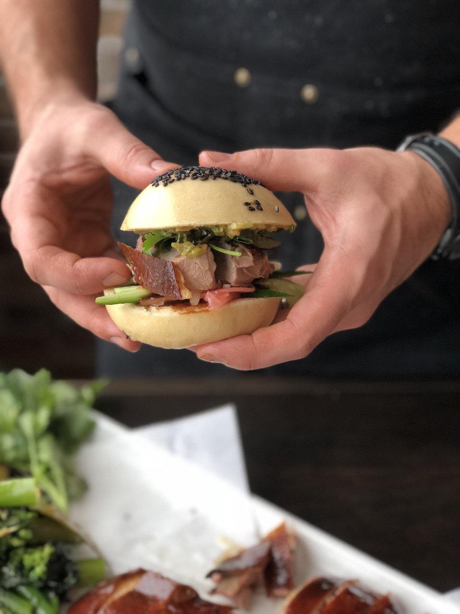 brushfiresmoke's tweet photo. This Friday Jan. 18th we will be serving Peking-style Duck + Farmhouse Ale bottle during #FridayNightPints @oasthousebrewers. Only 4 @KingColeDucks available for preorder and they’re gonna go fast so 
Contact John to preorder chef@brushfiresmoke.com 
Don’t wait on this - ONLY 4! https://t.co/gf1y97A6VV