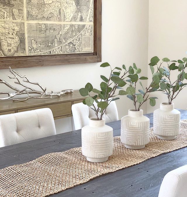 Sometimes it’s just as simple as 3 new vases 🖤 #quickfix bit.ly/2CsdOwm