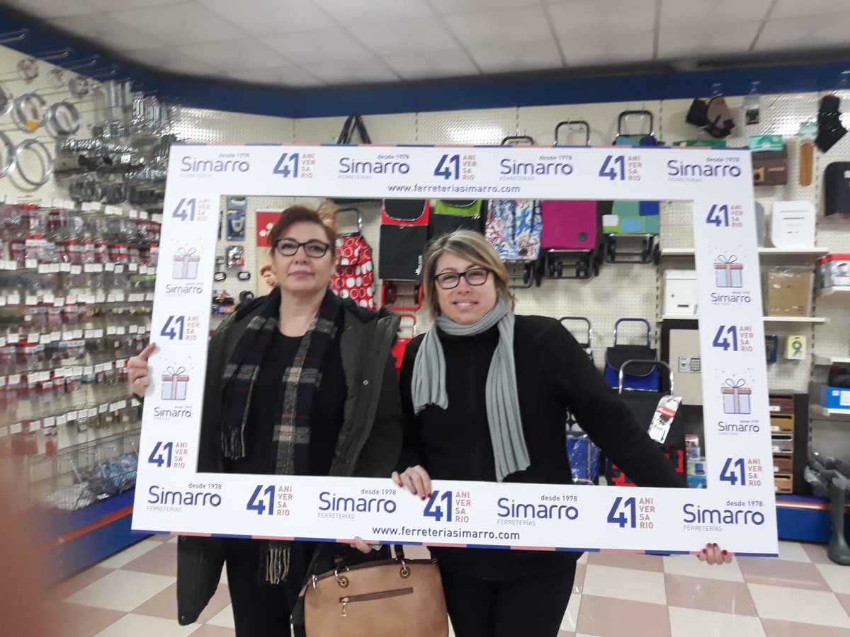 SimarroFerret_'s tweet photo. Me encanta!!! Siguen pasando por aquí nuestros #clientesamigos a felicitarnos. Mil gracias a todos!!! Sin vosotr@s esto no sería posible. 
#CumpleSimarro 
https://t.co/xK0o2WKEy5 https://t.co/yzVwGOrgrk