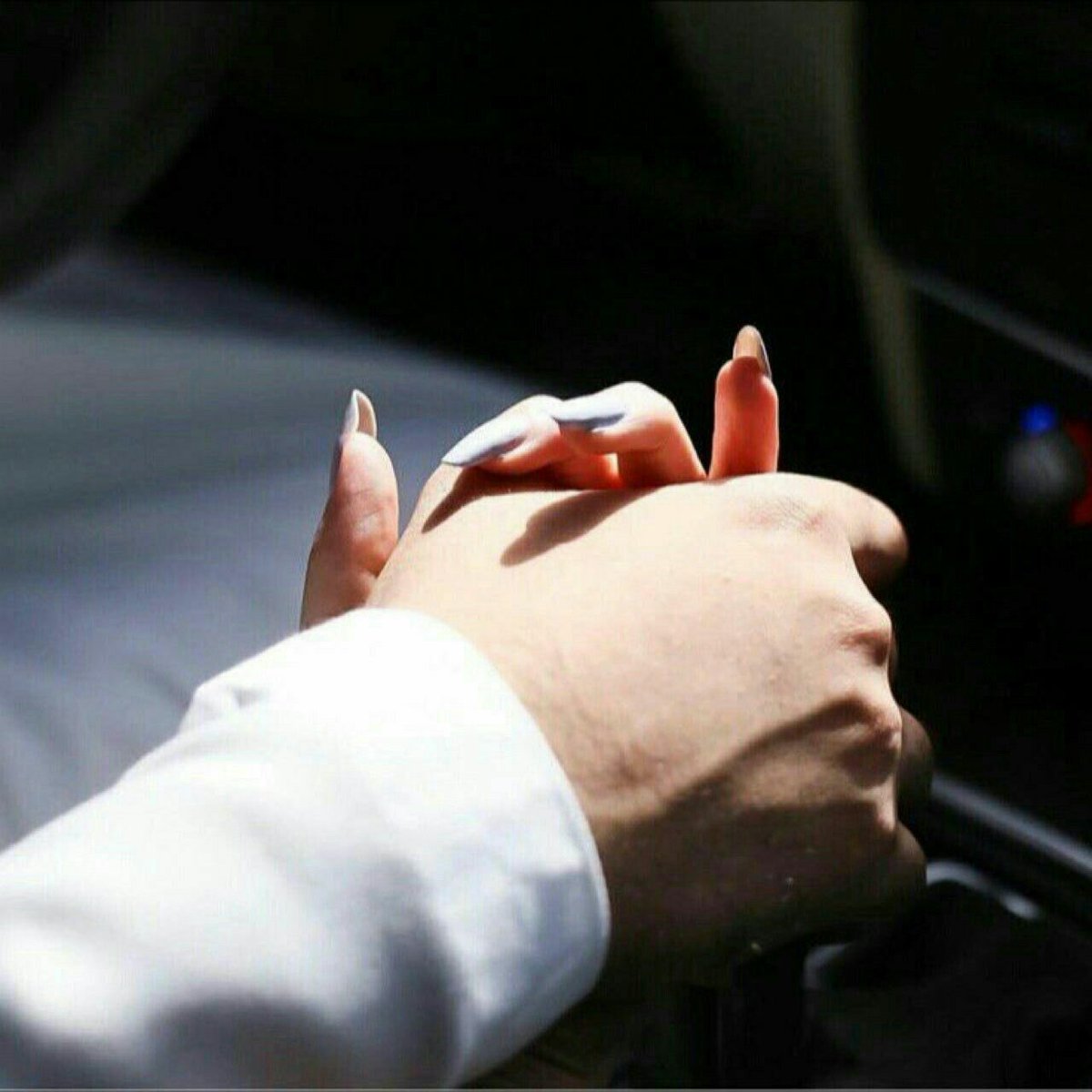 wu2__'s tweet photo. صّوتك نور المساء وضحكتك ألف خير 😴🖤'. https://t.co/Q2CfwU7gTI