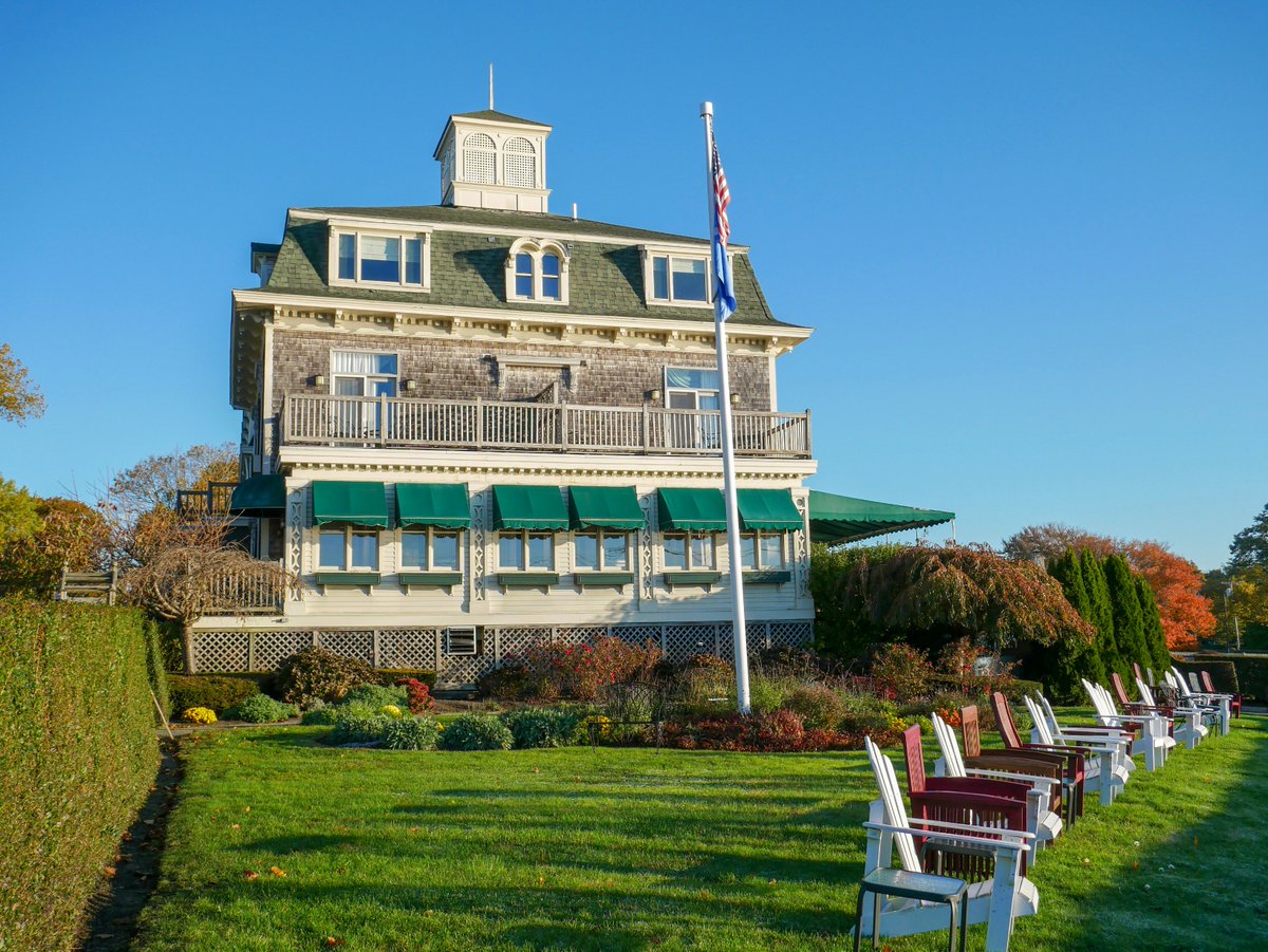fitzteamri's tweet photo. Are you a wedding planner or event caterer looking for a "turn-key" opportunity in one of the top wedding locations in New England? Contact us to schedule a showing of The Bay Voyage Restaurant! Listed at $750,000. #FitzpatrickTeamRI @remax @REMAXNewport @remaxinri https://t.co/5riTsnTpy6