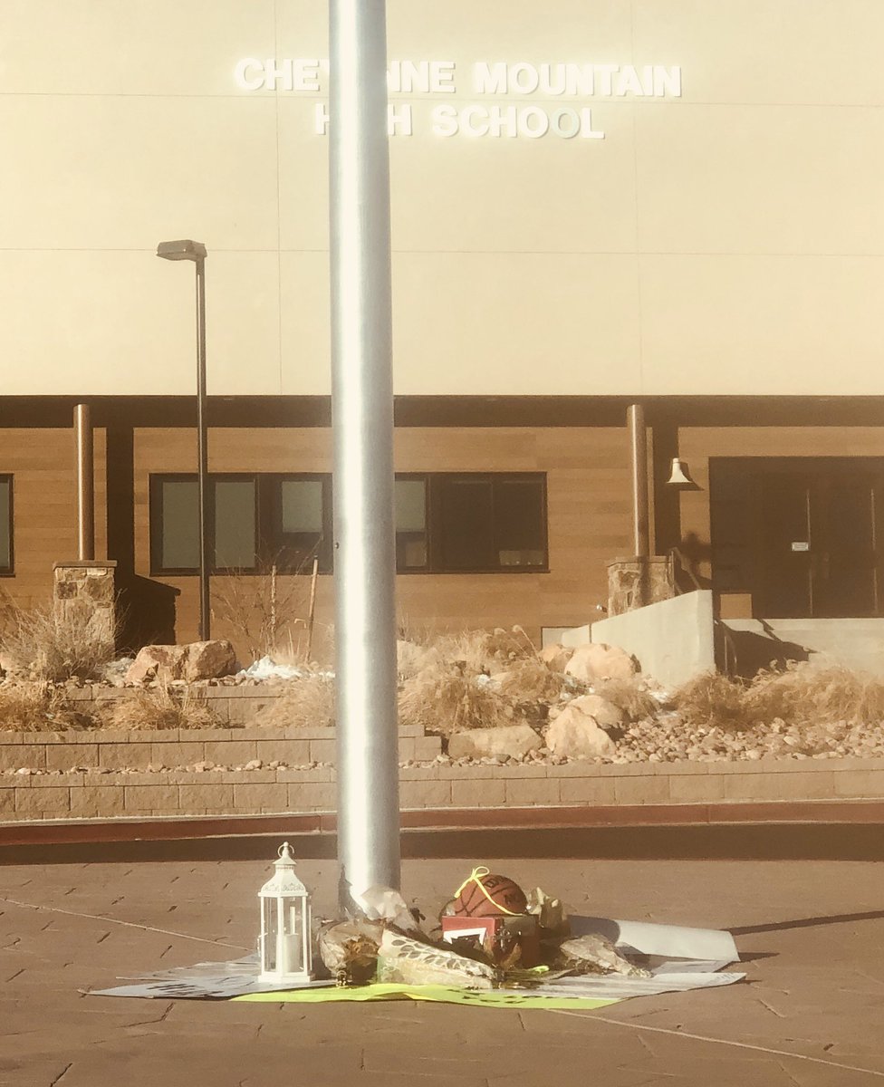 SkilburyFOX4KC's tweet photo. A memorial sits in front of this Colorado Springs school where students are mourning the loss of another who took his own life. A sad reminder of the epidemic gripping our community. #TalktoTeens #OurFuture #Communication https://t.co/QfXV7sgDg7