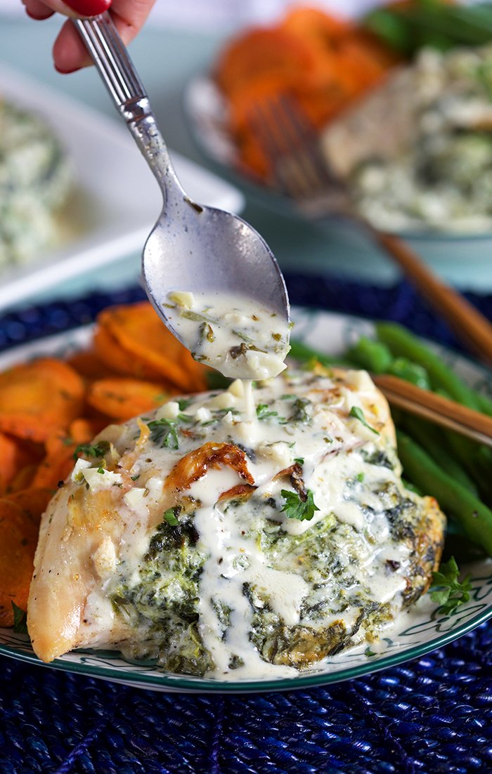 suburbansoapbox's tweet image. Cheesy heaven in this easy Spinach Stuffed Chicken Breast.....chicken dinner goals achieved! 
thesuburbansoapbox.com/cheesy-spinach… #chicken #dinnertime #DinnerOfChampions