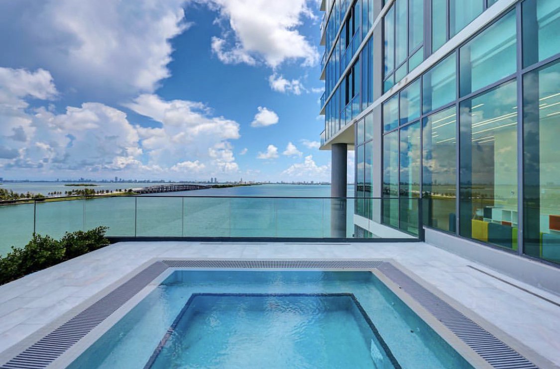Imagine coming home from a long day and taking in the views of Biscayne Bay from the comfort of your own private balcony hot tub.  |photo: @irenefajardomiamire via instagram 

one-paraiso.com