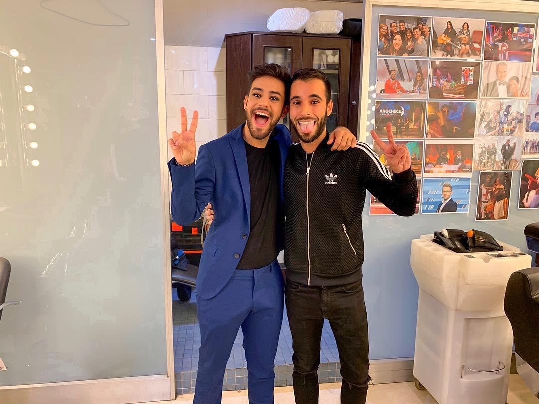 AgoneyUpdates's tweet photo. 📷| @salguero_tv ha compartido esta publicación:
“‘Quizás’ he estado con @agoney. El cantante canario no se quiso perder el cotillón #directosal2019 de @aragontv. (Y no voy a decir lo simpático, agradable y majo que es porque ya lo sabéis). https://t.co/fBhYT1kBbn
