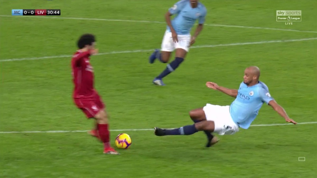 SoccerAM's tweet photo. If you were the referee, how would you deal with this challenge by Kompany on Salah? 🤔

Vote in the poll below 👇 https://t.co/vetiqBuaKG