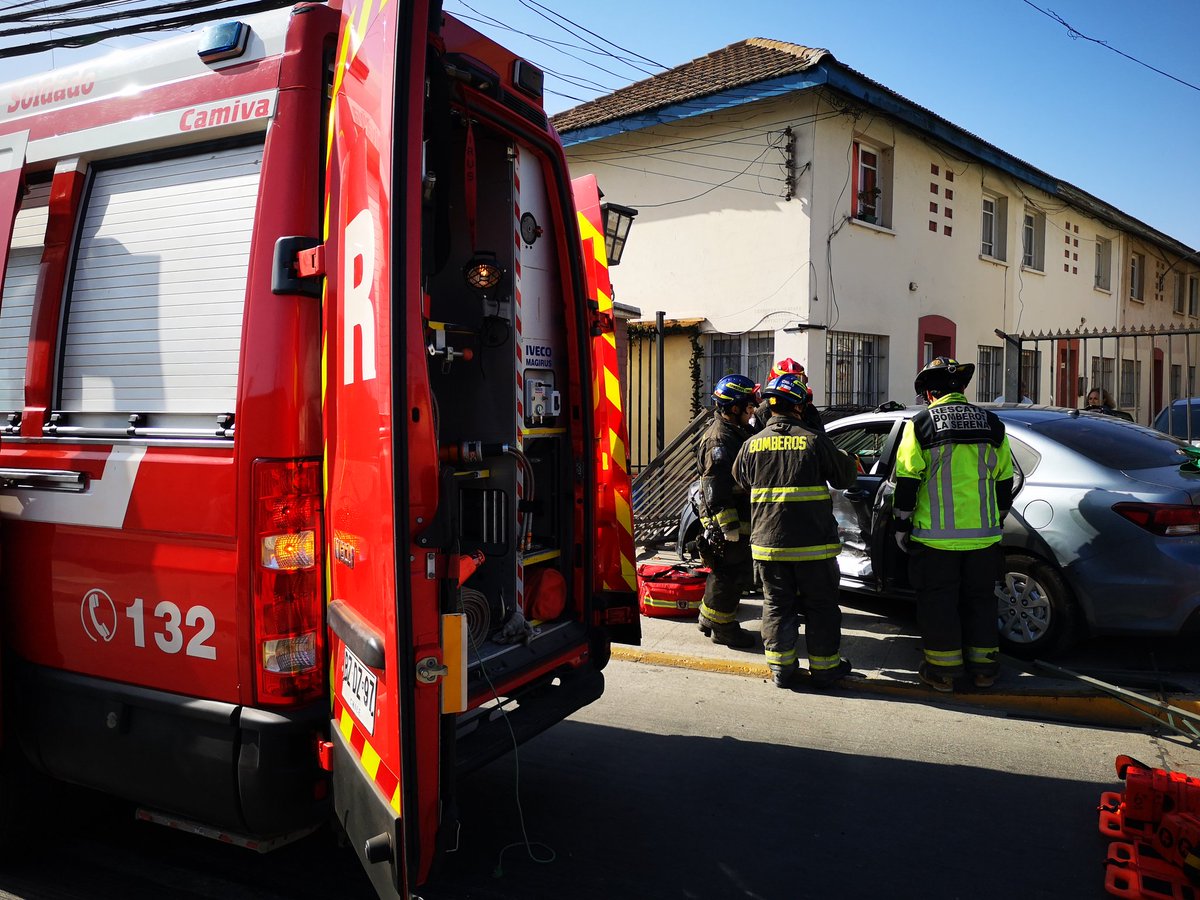 CB_LaSerena's tweet photo. ABC de la Emergencia trabaja en Accidente Vehicular, Colón con Rengifo, 17:49 hrs. https://t.co/aqWaNFvJ7L