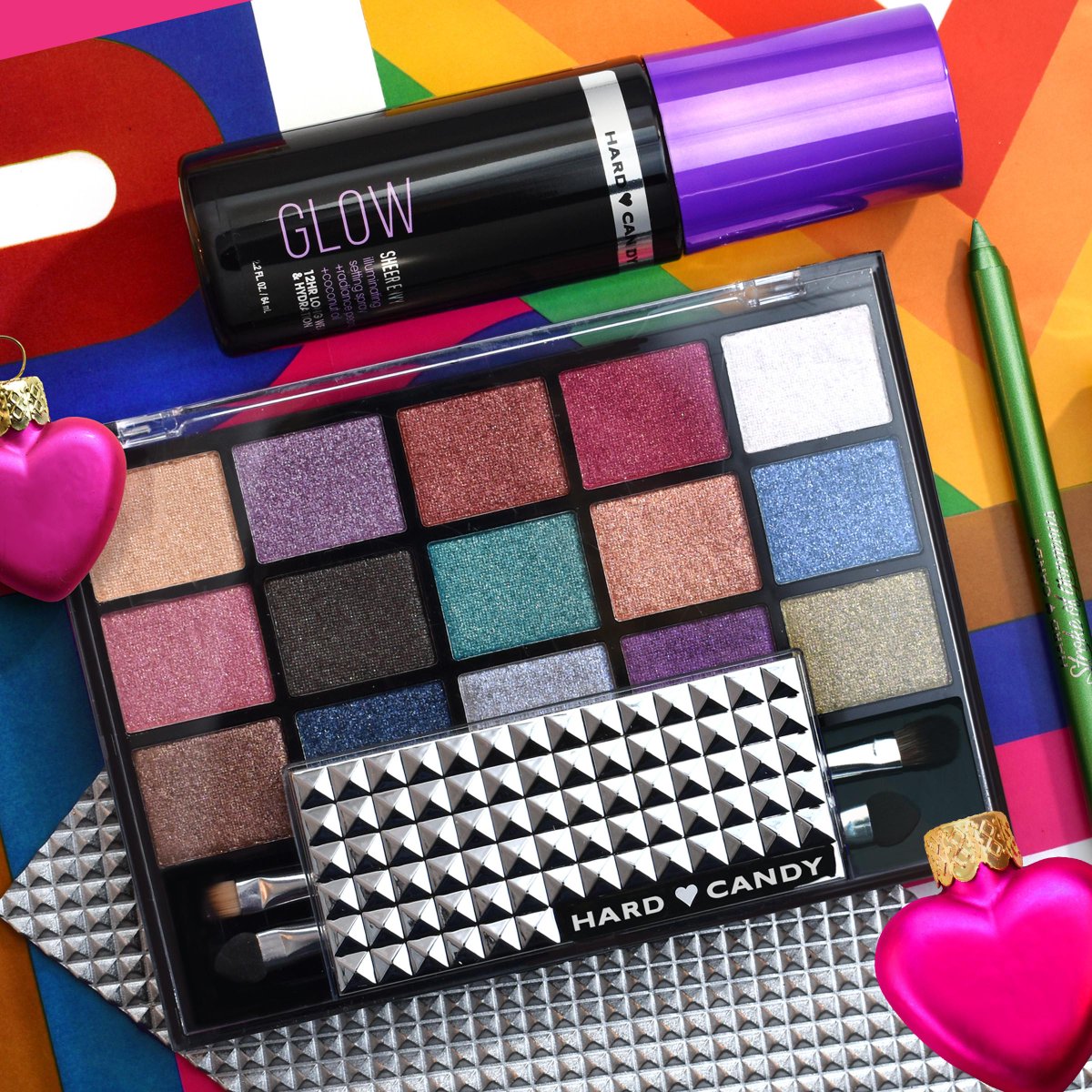 HardCandyLife's tweet image. Let love glow!  💜  💙  ❤️ 💚  💛Look Pro Glitter Eyeshadow Palette &amp;gt; 15 glitter shades &amp;amp; Illuminating Setting Spray.
•
•
•
#lookpro #glow #glitter #eyeshadow #ilovemakeup #makeup #cosmetics #trend #glittermakeup