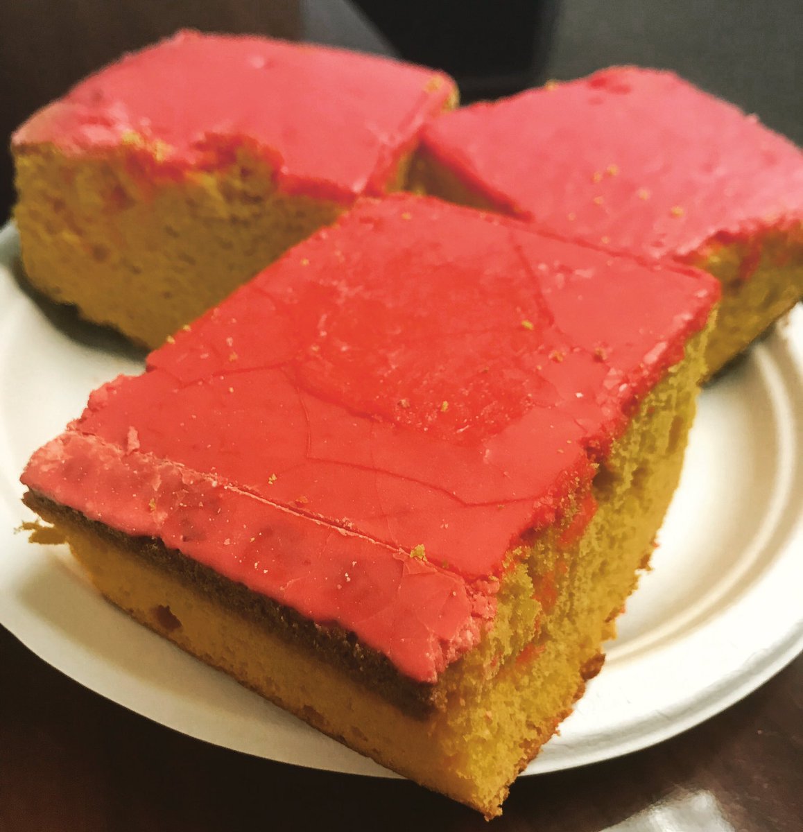 RosaCPalacios's tweet image. Resolution? Nope! Not when @jmavelasquez brings @JoesBakeryATX pink cake to the office! Muchas gracias, José! #stretchypants #resolutionfail #dietstartssoon