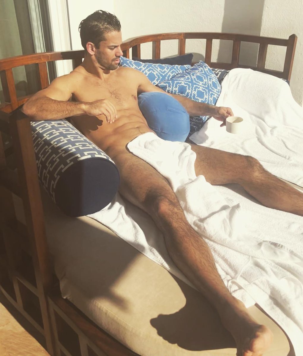 Retirement looks good on Eric Decker. 