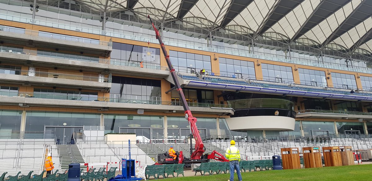 IpcWindows's tweet image. First Glass lift at Ascot today.